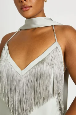boohoo Robe Mini Grande Taille À Décolleté Plongeant Avec Franges À Pompons Et Détail Foulard<Femme Robes|Robes De Soirée