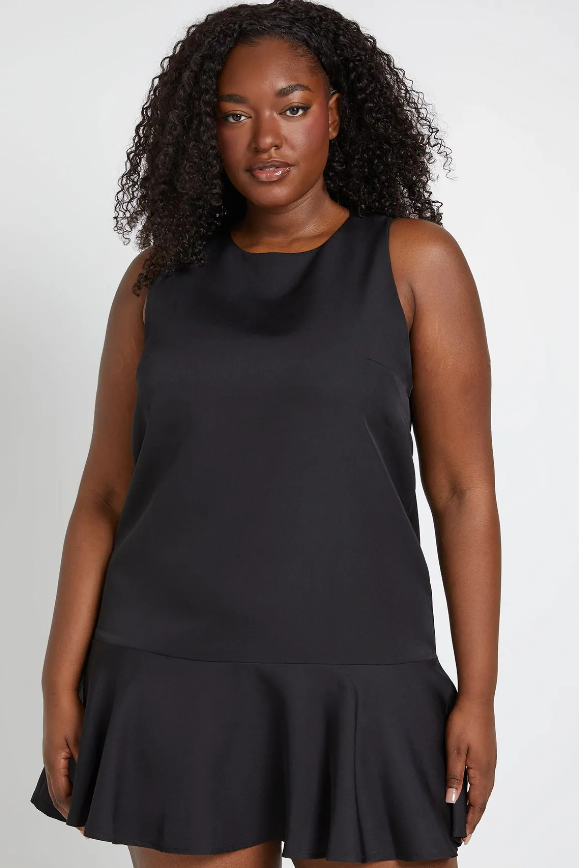 Robe Mini Grande Taille À Encolure Dos Nageur Et Ourlet À Volants