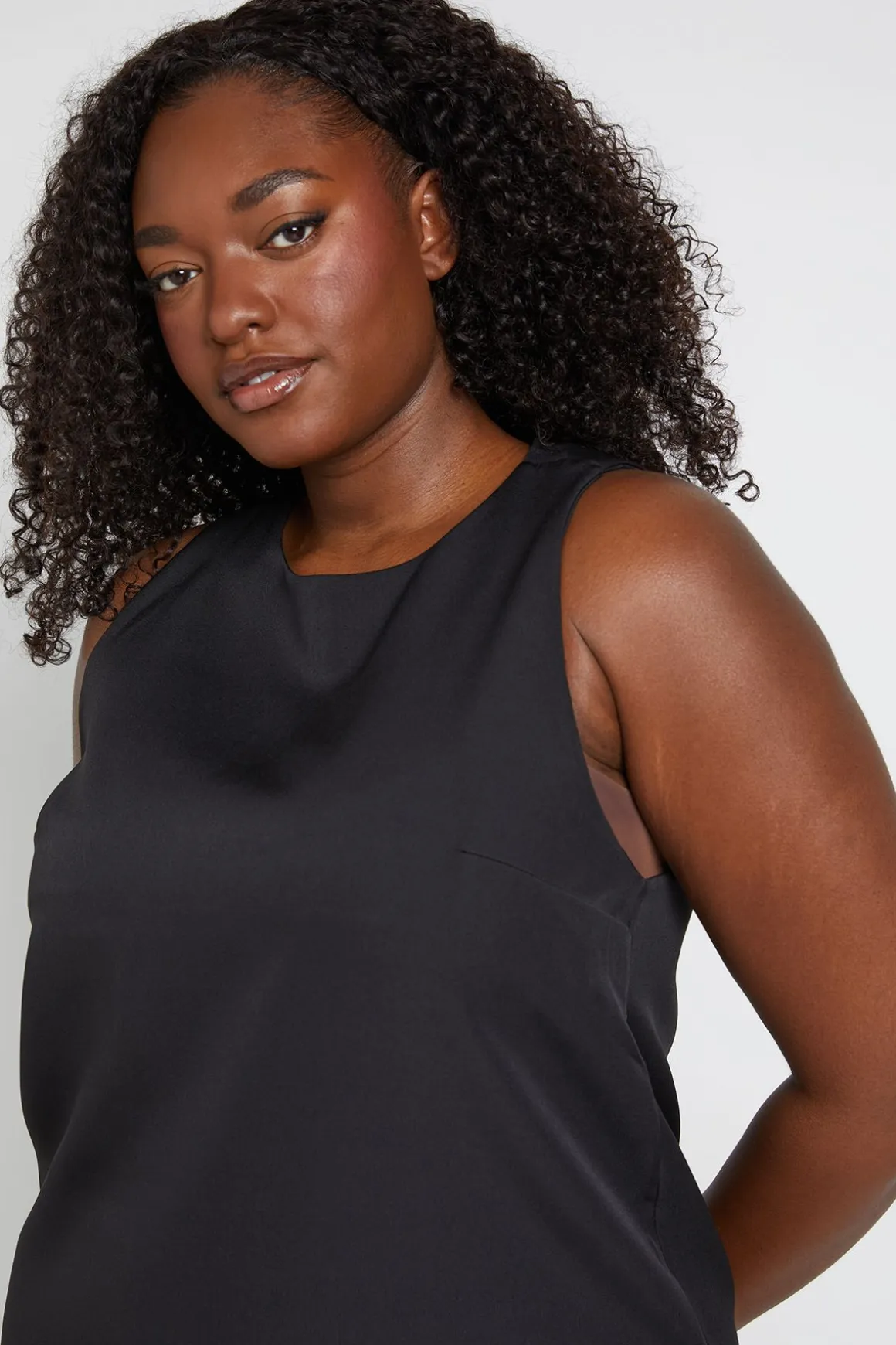 Robe Mini Grande Taille À Encolure Dos Nageur Et Ourlet À Volants