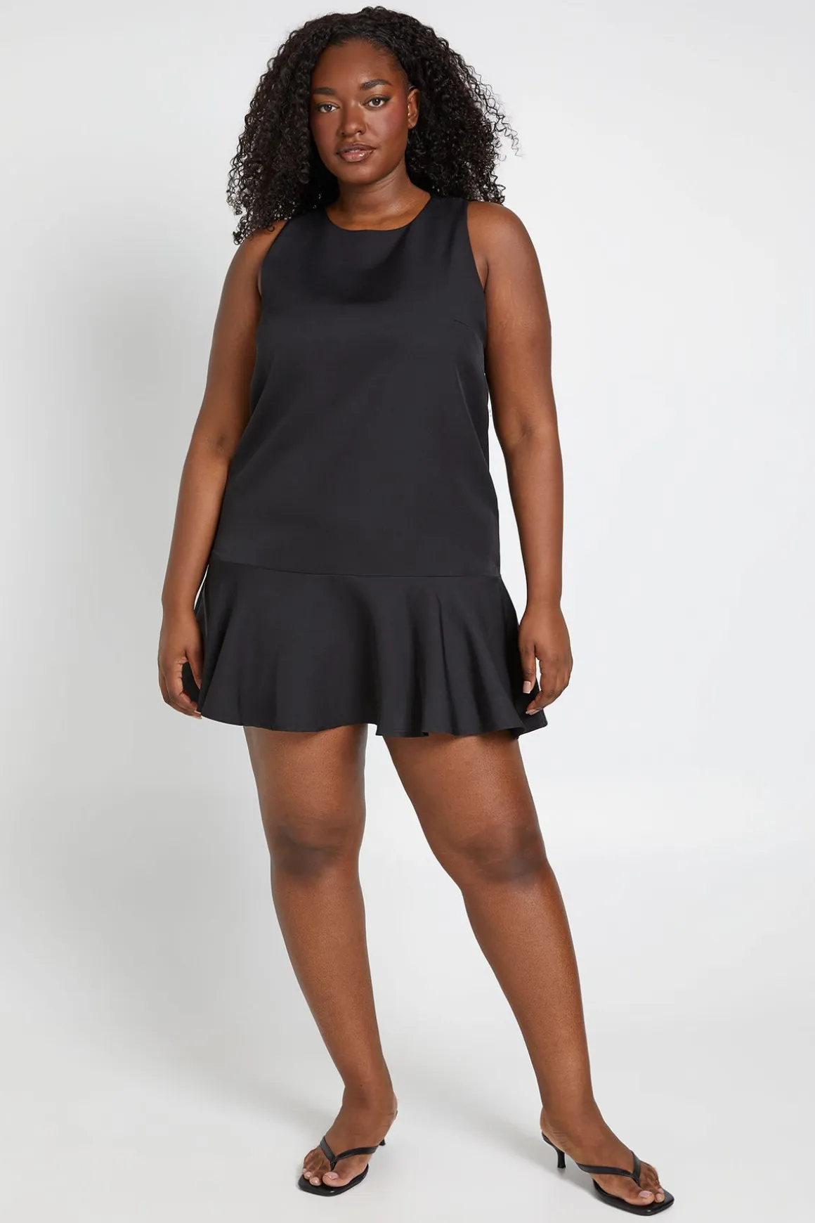 Robe Mini Grande Taille À Encolure Dos Nageur Et Ourlet À Volants