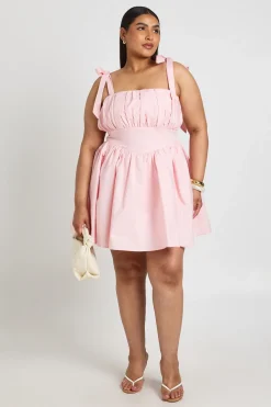 boohoo Robe Mini Grande Taille En Coton À Buste Froncé Et Bretelles Nouées Aux Épaules<Femme Toutes Les Robes|Robes Patineuses