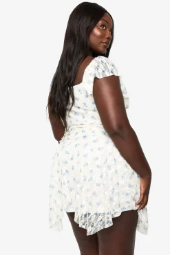 boohoo Robe mini grande taille en dentelle florale à ourlet déposé<Femme Satin Et Dentelle|Robes Patineuses