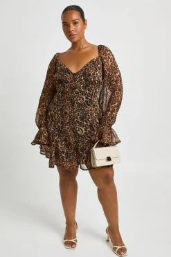 Robe Mini Grande Taille En Mousseline Texturée Imprimé Léopard Avec Ourlet À Godets