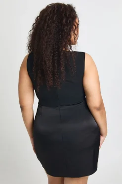 Robe Mini Grande Taille En Satin Drapé À Encolure Bardot