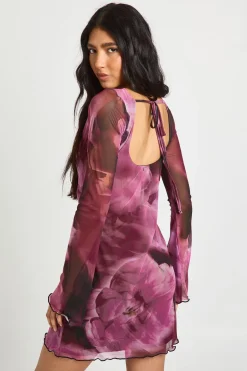 boohoo Robe Mini Grande Taille à Manches Évasées en Maille Florale<Femme Robes Moulantes|Robes À Manches Longues