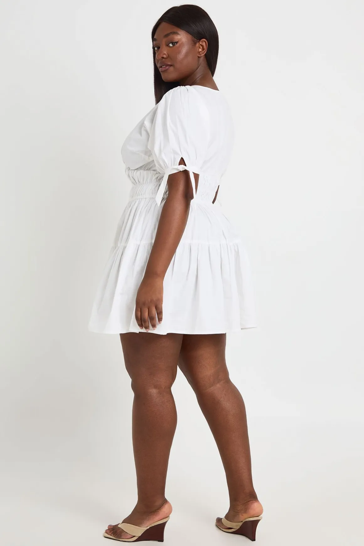 Robe Mini Grande Taille À Manches Bouffantes Et Encolure En V