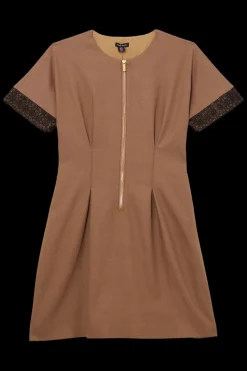 Robe mini grande taille sur mesure en sergé et mélange de dentelle à zip frontal