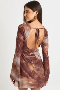 Robe mini imprimée aux paillettes et sequins, décolleté fendu, manches évasées