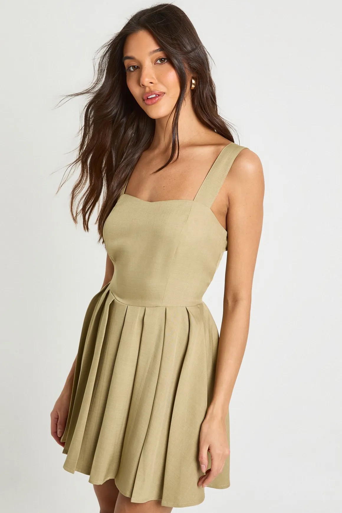 Robe mini à jupe plissée évasée
