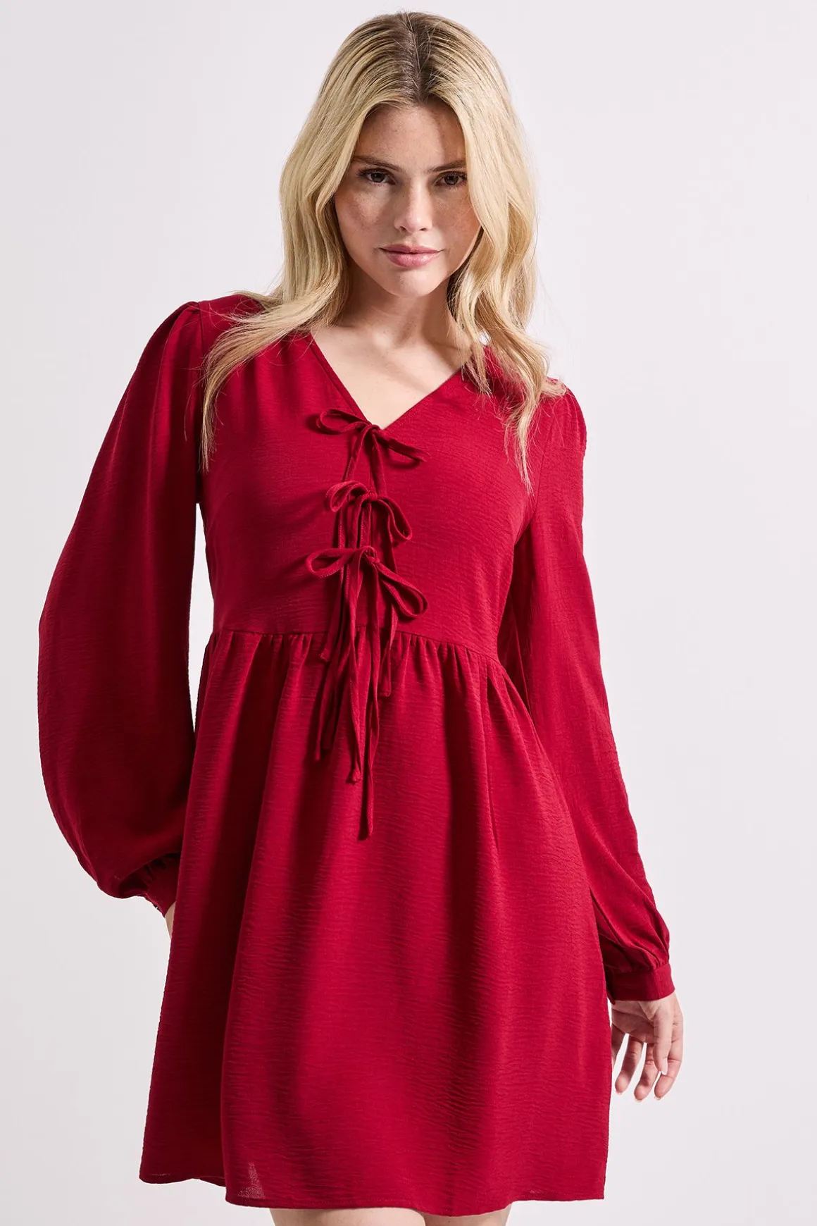Robe Mini à Manches Bouffantes et Nœud Devant