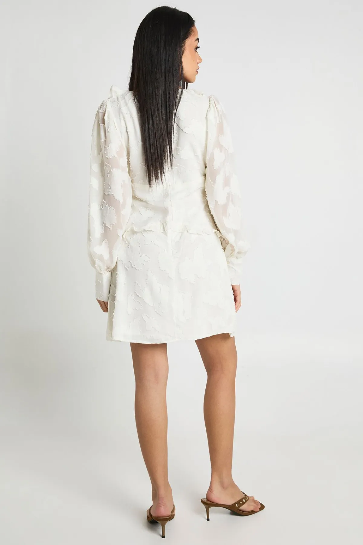 boohoo Robe Mini À Manches Bouffantes Et Détail Volant En Tissu Dévoré<Femme Robes À Manches Longues|Robes