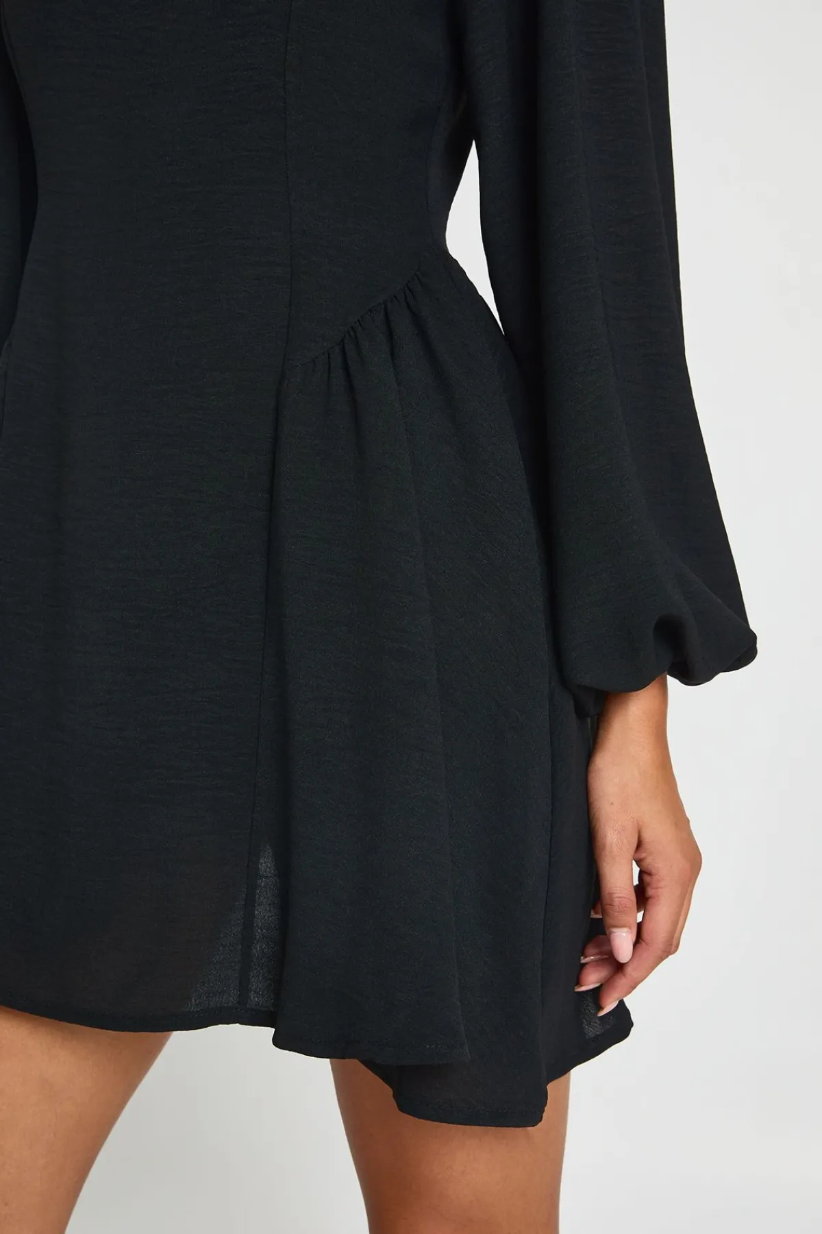 boohoo Robe Mini À Manches Bouffantes Et Texture Martelée<Femme Robes Patineuses|Robes À Manches Longues