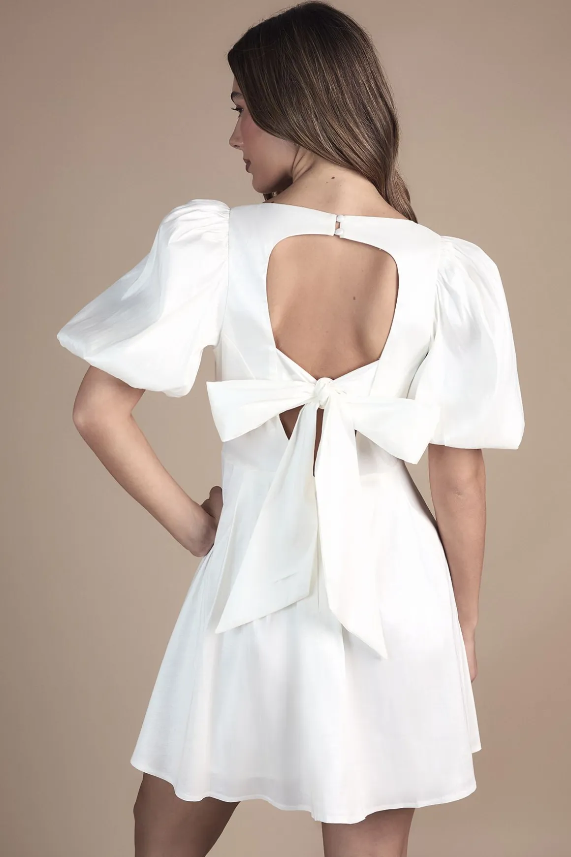 Robe Mini à Manches Bouffantes Robe de Mariée Avec Dos Noué