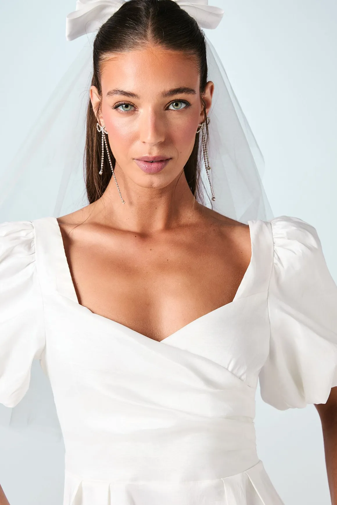 Robe Mini à Manches Bouffantes et Jupe Évasée avec Dos Noué
