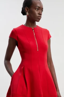 Robe Mini à Manches Courtes Plissée avec Détail Zip en Néoprène