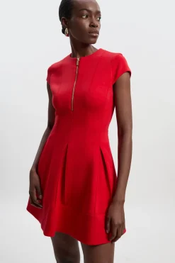 Robe Mini à Manches Courtes Plissée avec Détail Zip en Néoprène