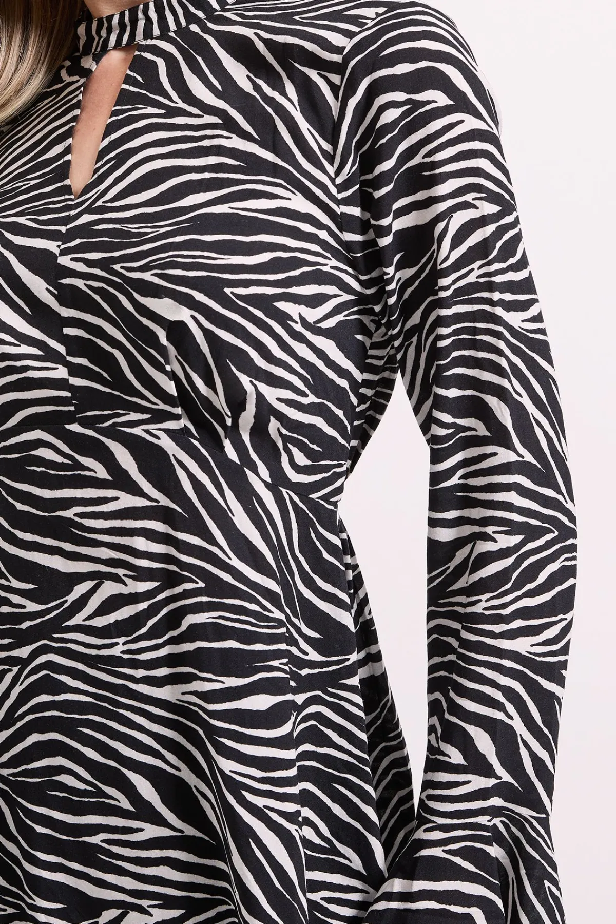 Dorothy Perkins Robe Mini à Manches Longues avec Découpe au Décolleté<Femme Toutes Les Robes|Robes À Manches Longues