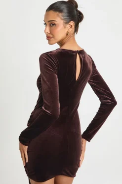 boohoo Robe mini à manches longues avec taille nouée en velours<Femme Looks Chocolat|Robes Moulantes