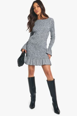 boohoo Robe mini à manches longues à carreaux et fronces<Femme Robes Moulantes|Looks Preppy