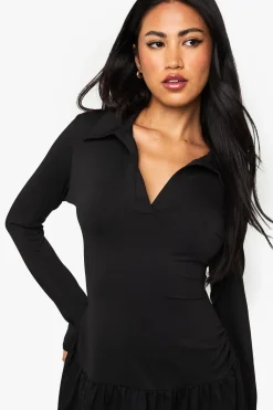 Robe mini à manches longues à col et ourlet déposé