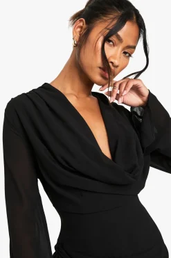 Robe mini à manches longues col drapé
