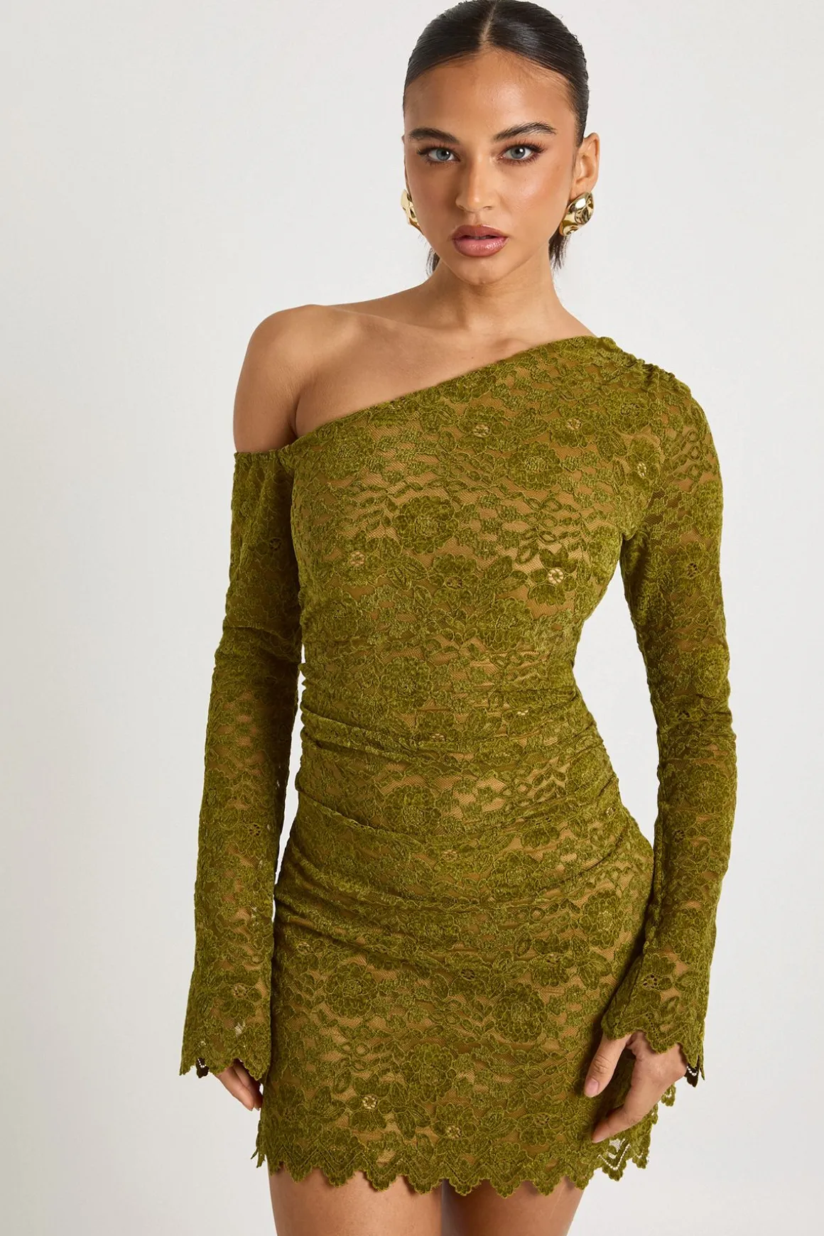 Robe mini à manches longues en dentelle velours