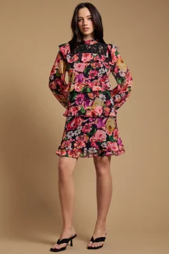 Robe Mini à Manches Longues en Mousseline Imprimée avec Détails en Dentelle et Volants Étagés