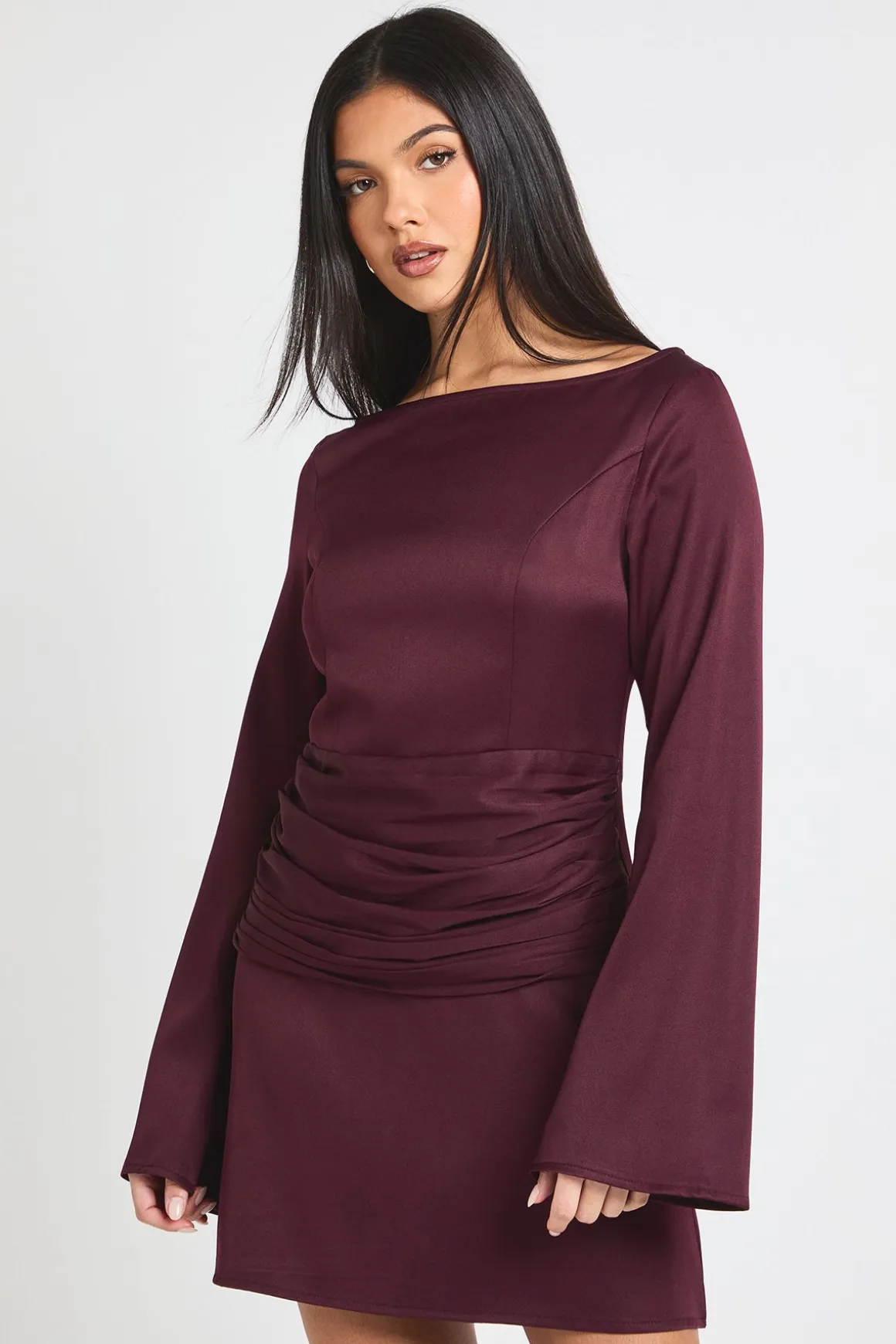 Robe Mini à Manches Longues en Satin avec Taille Portefeuille