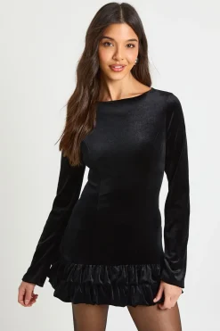boohoo Robe mini à manches longues en velours avec ourlet à volants<Femme Robes À Manches Longues|Robes