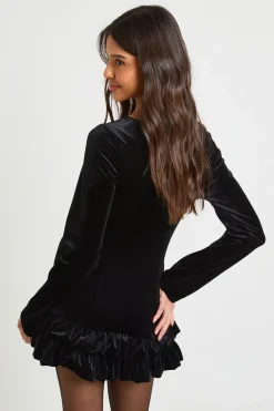 boohoo Robe mini à manches longues en velours avec ourlet à volants<Femme Robes À Manches Longues|Robes