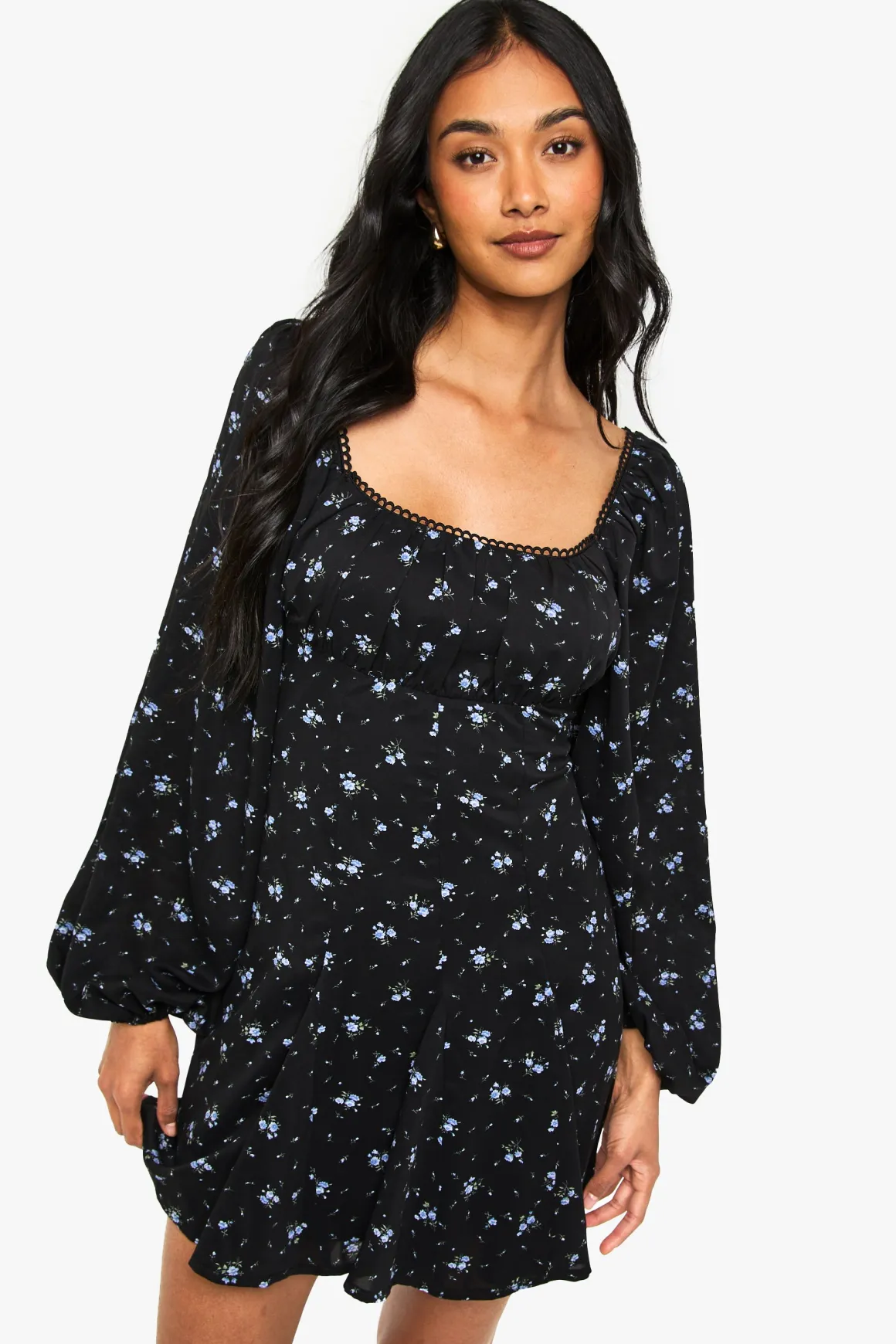 Robe mini à manches longues Milkmaid avec ourlet godet et imprimé floral