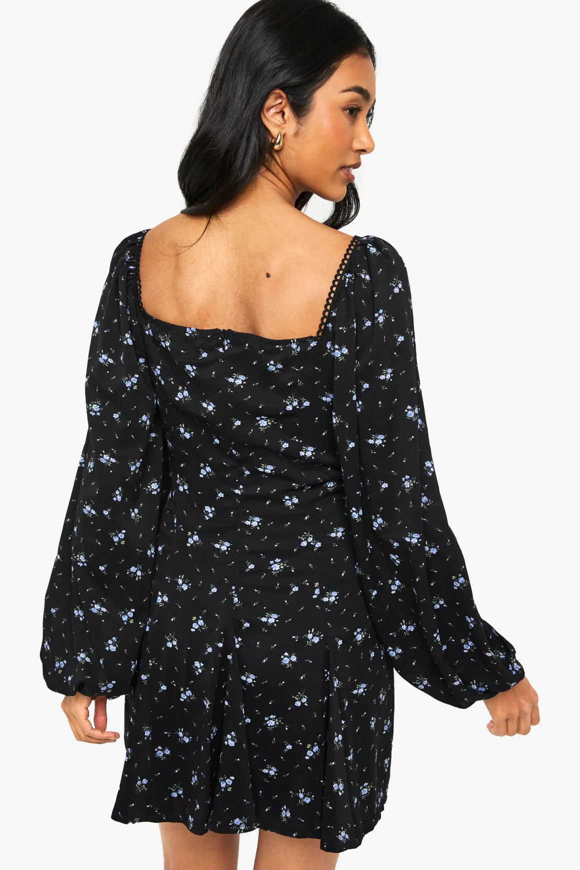 Robe mini à manches longues Milkmaid avec ourlet godet et imprimé floral