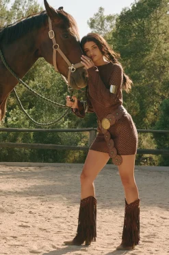 boohoo Robe mini à manches évasées en crochet<Femme Looks Chocolat|Pulls Et Gilets