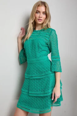 Robe Mini à Manches Évasées Étagées avec Détails de Dentelle