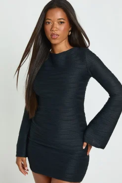 Robe Mini à Manches Évasées Texturées