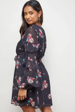 Robe Mini à Manches Volantées avec Détails en Dentelle Imprimée
