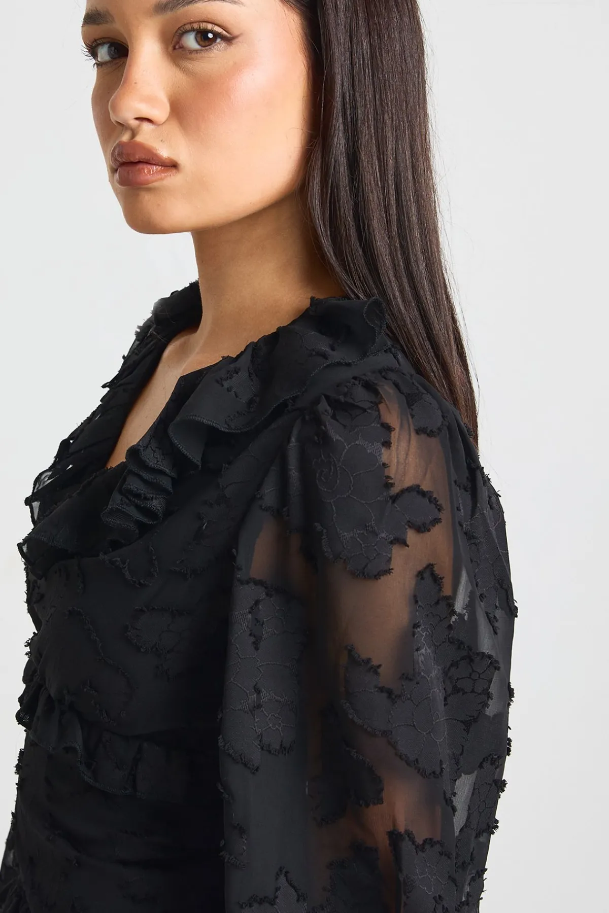 boohoo Robe Mini à Manches Volumineuses avec Détails Froissés et Volants<Femme Robes À Manches Longues|Robes