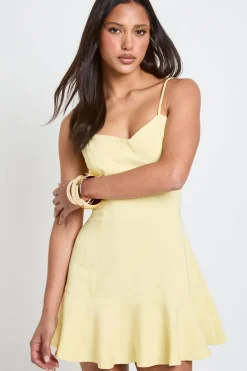 boohoo Robe Mini Moulante À Bretelles En Crêpe Stretch Avec Bonnets Intégrés Et Ourlet À Volant<Femme Robes Moulantes|Robes