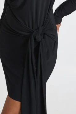 Robe Mini Moulante à Col Intégré et Détail Croisé Devant