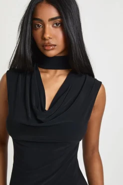 Robe Mini Moulante à Décolleté Plongeant avec Détail Foulard