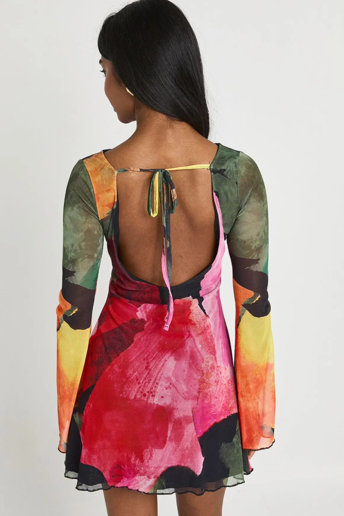 Robe Mini Moulante En Mesh À Imprimé Floral Et Manches Évasées
