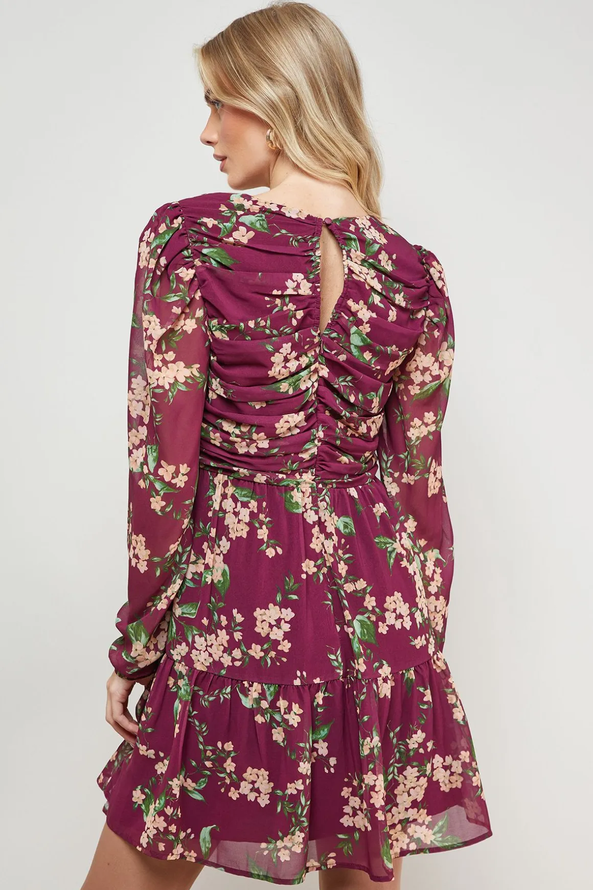 Robe Mini Moulante à Imprimé avec Épaules Statement et Fronces