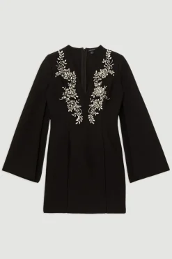 Robe Mini Moulante à Manches Cape et Ornements Style Bandage