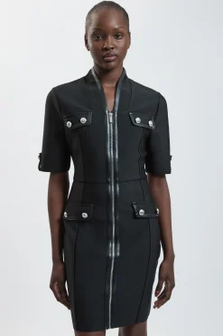 Robe Mini Moulante À Manches Courtes Avec Détails Militaires Et Finitions SYNTHÉTIQUE Petite