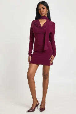 Robe Mini Moulante À Manches Longues Avec Décolleté Plongeant Et Détail Foulard