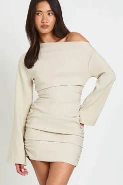 Robe Mini Moulante À Épaules Dénudées Et Manches Évasées Avec Détails Froncés
