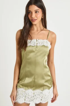 boohoo Robe Mini Nuisette en Satin avec Finitions en Dentelle<Femme Satin Et Dentelle|Robes