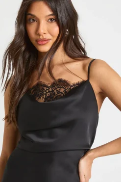 boohoo Robe mini nuisette en satin et dentelle à col drapé<Femme Satin Et Dentelle|Robes