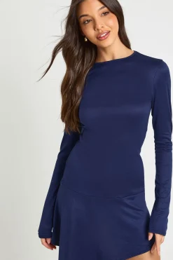 Robe mini à ourlet asymétrique super douce