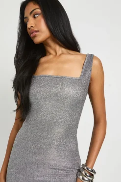 Robe mini pailletée à col carré